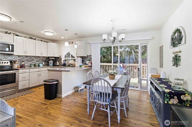 421 McAdams Road E, Longview, WA 98632