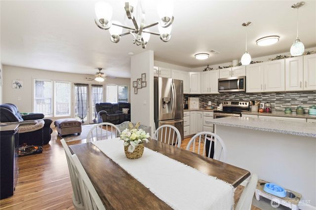 421 McAdams Road E, Longview, WA 98632