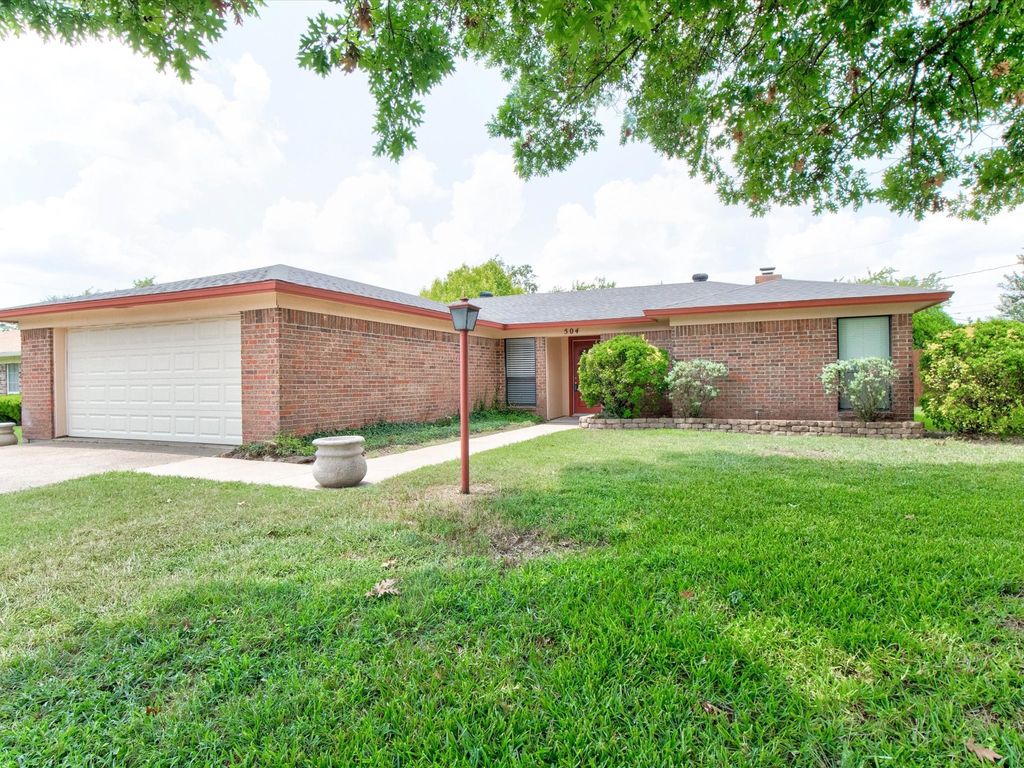504 Hilldale Street, Aledo, TX 76008