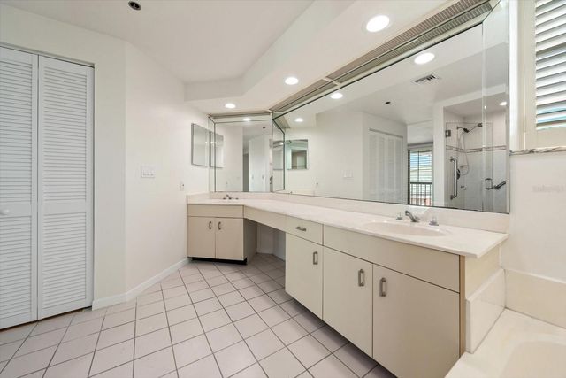 947 SEDDON COVE WAY 947, Tampa, FL 33602