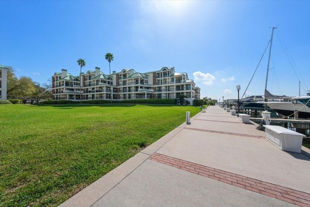 947 SEDDON COVE WAY 947, Tampa, FL 33602