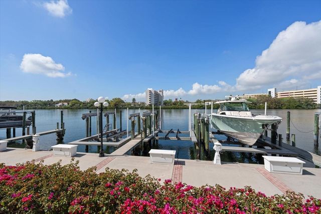 947 SEDDON COVE WAY 947, Tampa, FL 33602