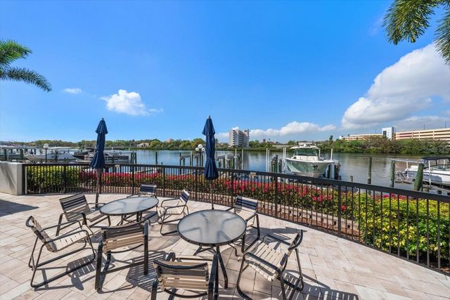 947 SEDDON COVE WAY 947, Tampa, FL 33602