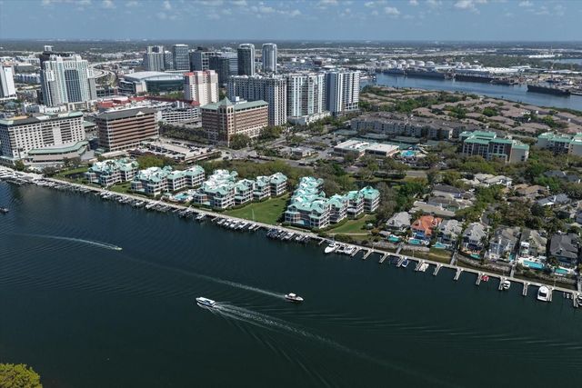 947 SEDDON COVE WAY 947, Tampa, FL 33602