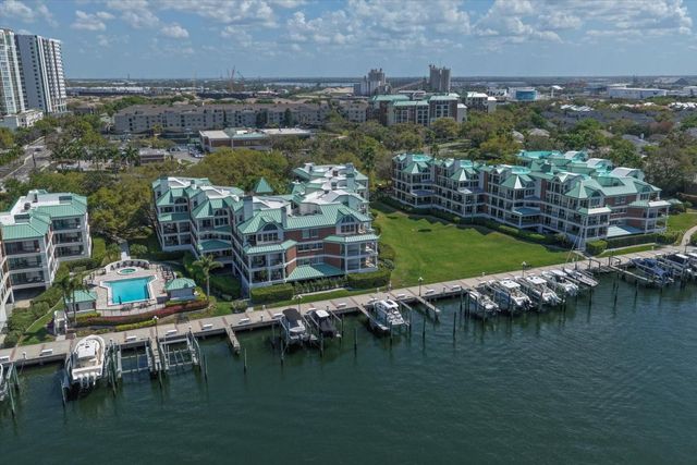 947 SEDDON COVE WAY 947, Tampa, FL 33602