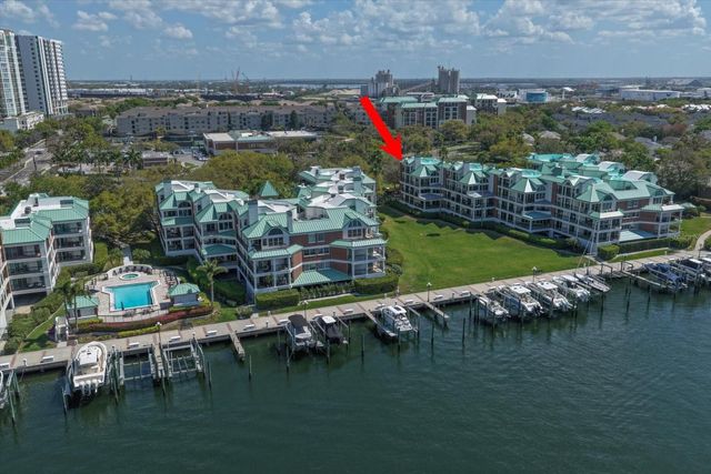 947 SEDDON COVE WAY 947, Tampa, FL 33602