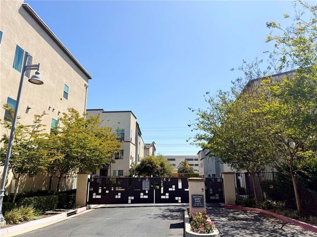 1508 W Artesia Square B, Gardena, CA 90248