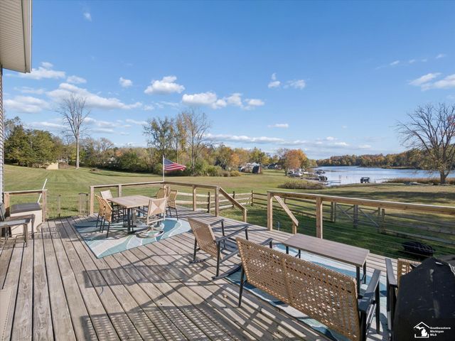 7302 N Lakeview Drive, Cambria Twp, MI 49242