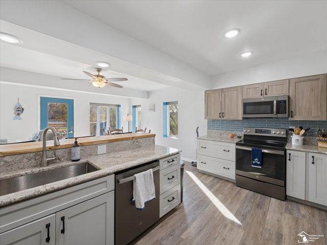 7302 N Lakeview Drive, Cambria Twp, MI 49242