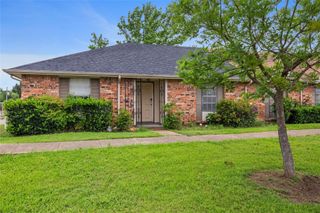 66 W Mountain Creek Drive, Grand Prairie, TX 75052
