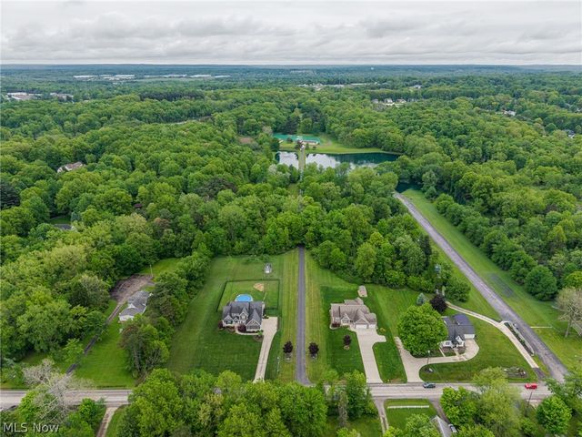 9541 N Bedford Road, Macedonia, OH 44056