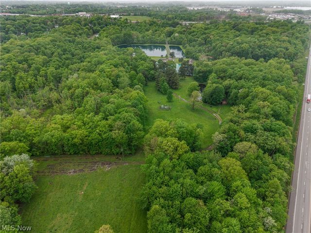 9541 N Bedford Road, Macedonia, OH 44056