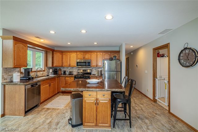 9541 N Bedford Road, Macedonia, OH 44056