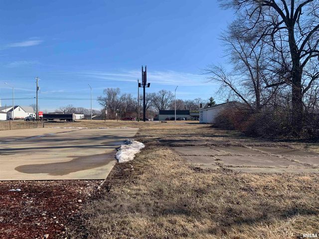 117-121 N MAIN Street, Creve Coeur, IL 61610