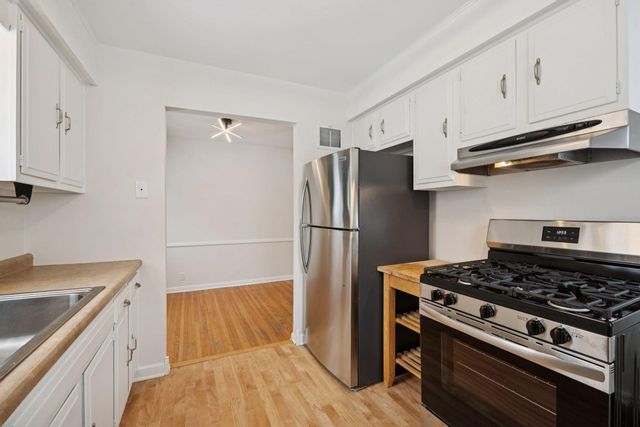 2820 Maryland Avenue S, Saint Louis Park, MN 55426