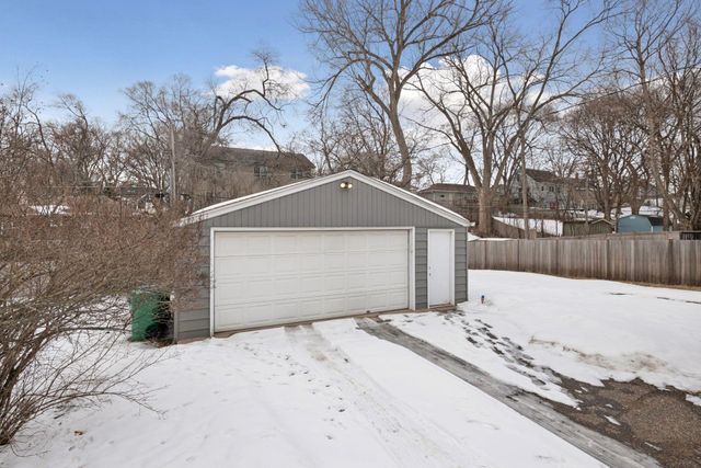 2820 Maryland Avenue S, Saint Louis Park, MN 55426