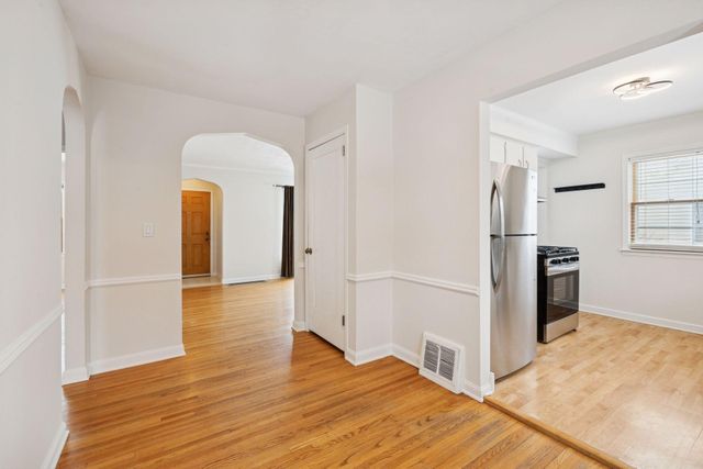 2820 Maryland Avenue S, Saint Louis Park, MN 55426