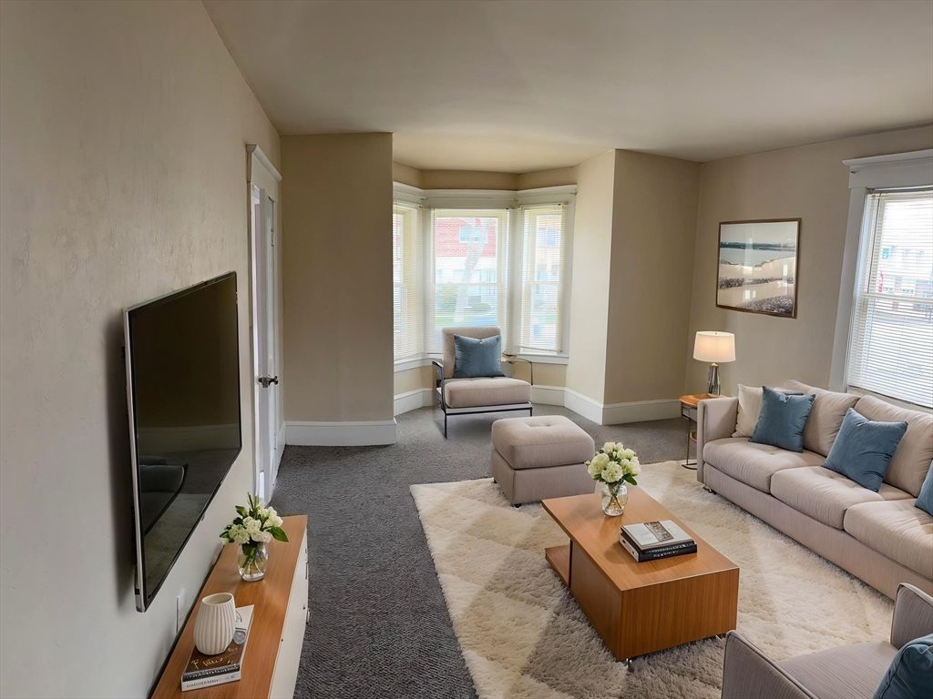 49 Pine 47, Waltham, MA 02453