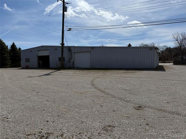 4030 Dixie Highway, Waterford, MI 48329