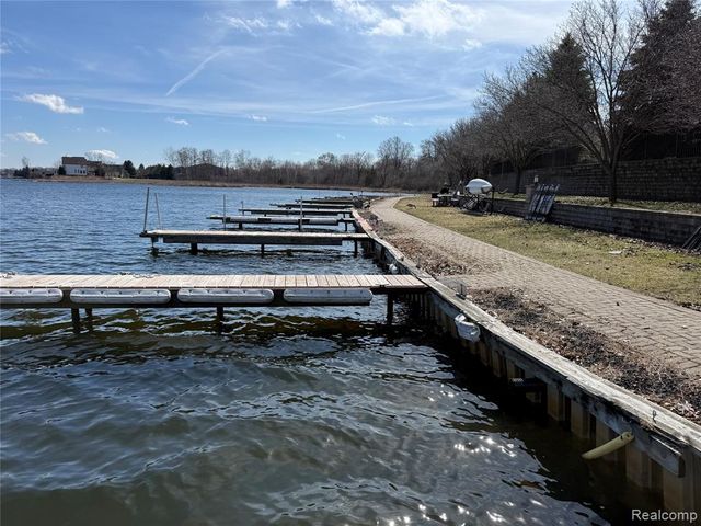 4030 Dixie Highway, Waterford, MI 48329