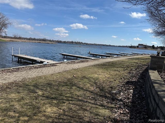 4030 Dixie Highway, Waterford, MI 48329