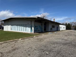 4030 Dixie Highway, Waterford, MI 48329