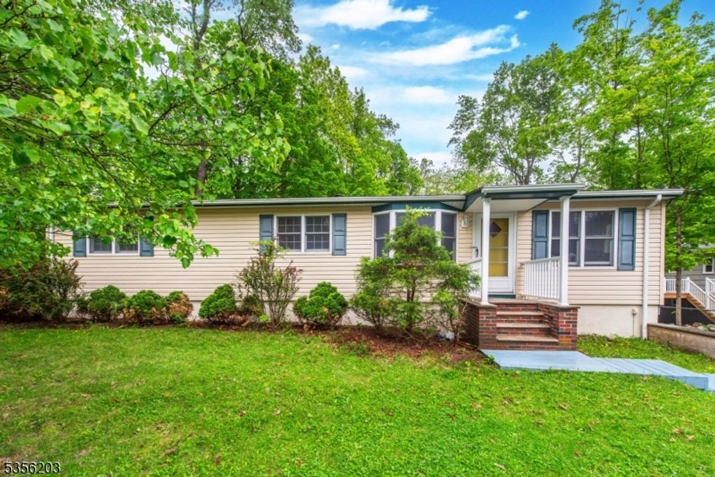 4 Burgher Rd, Vernon Twp., NJ 07422