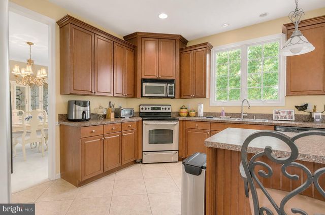 100 MARSHALL DR, Egg Harbor Township, NJ 08234