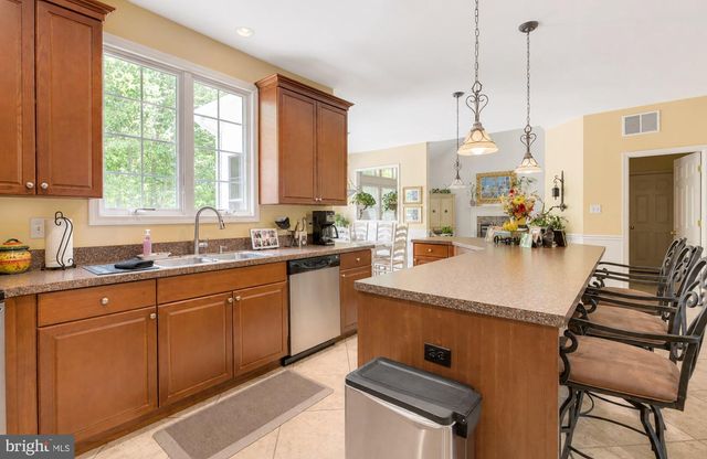 100 MARSHALL DR, Egg Harbor Township, NJ 08234