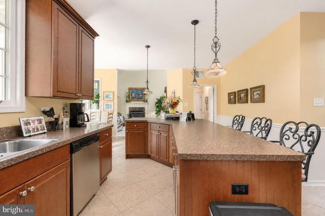 100 MARSHALL DR, Egg Harbor Township, NJ 08234