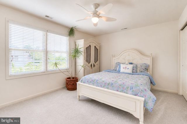 100 MARSHALL DR, Egg Harbor Township, NJ 08234