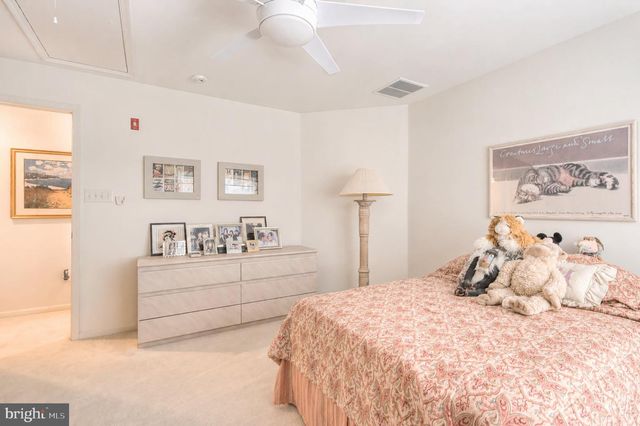 100 MARSHALL DR, Egg Harbor Township, NJ 08234