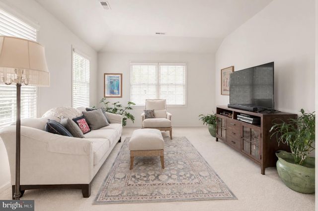 100 MARSHALL DR, Egg Harbor Township, NJ 08234