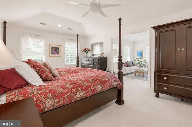 100 MARSHALL DR, Egg Harbor Township, NJ 08234