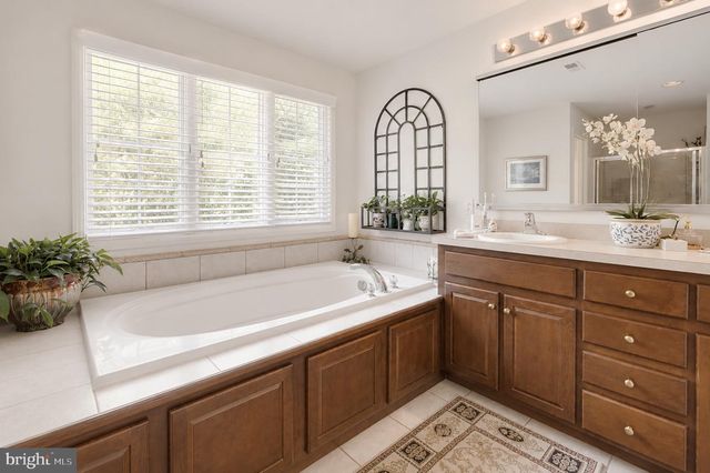 100 MARSHALL DR, Egg Harbor Township, NJ 08234