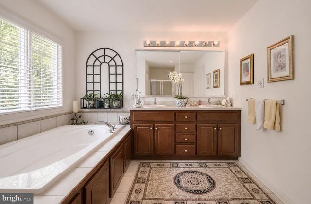 100 MARSHALL DR, Egg Harbor Township, NJ 08234