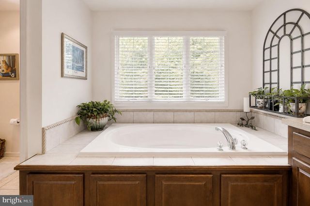 100 MARSHALL DR, Egg Harbor Township, NJ 08234