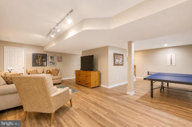 100 MARSHALL DR, Egg Harbor Township, NJ 08234