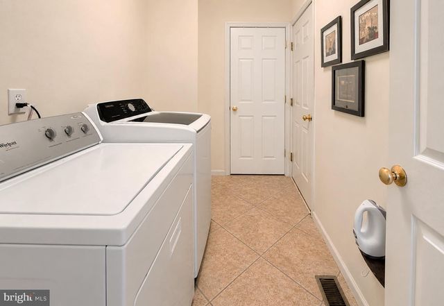 100 MARSHALL DR, Egg Harbor Township, NJ 08234