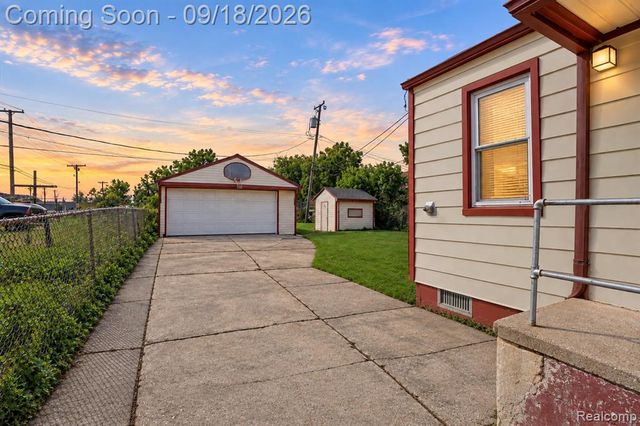 11560 Dodge Avenue, Warren, MI 48089