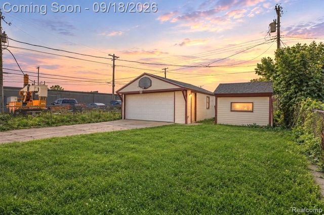 11560 Dodge Avenue, Warren, MI 48089