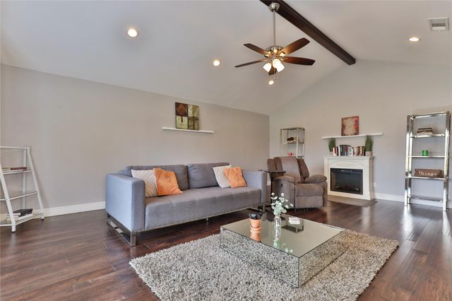 211 Bayou Road, Lake Jackson, TX 77566