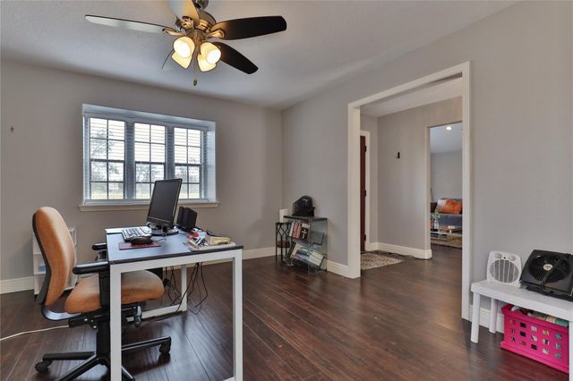 211 Bayou Road, Lake Jackson, TX 77566