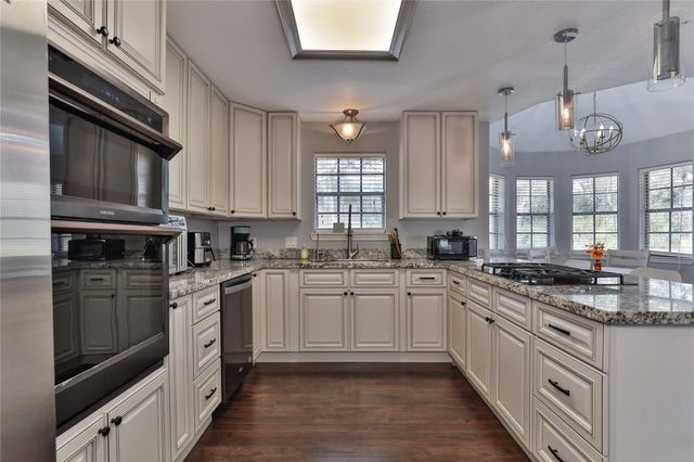 211 Bayou Road, Lake Jackson, TX 77566