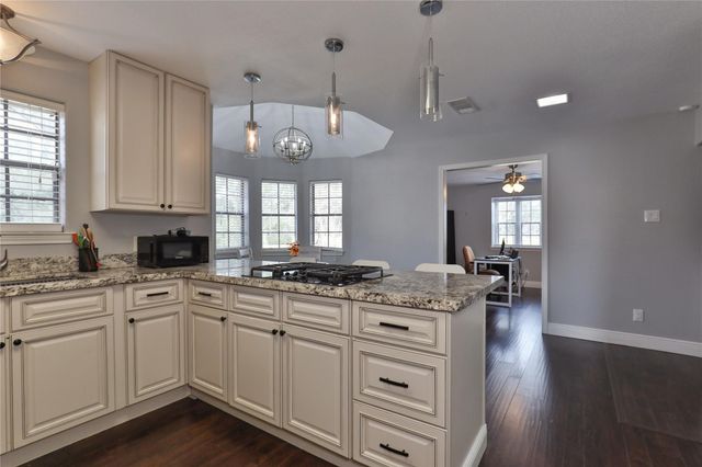 211 Bayou Road, Lake Jackson, TX 77566