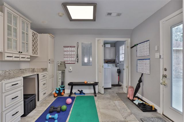 211 Bayou Road, Lake Jackson, TX 77566