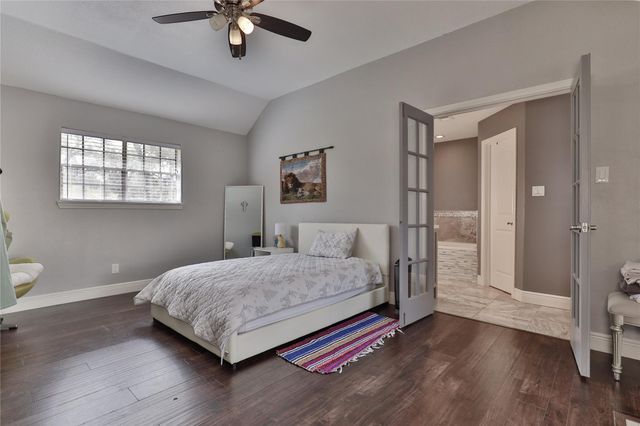 211 Bayou Road, Lake Jackson, TX 77566