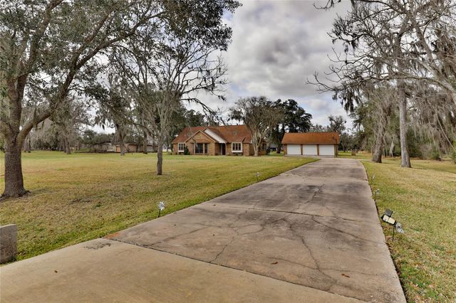 211 Bayou Road, Lake Jackson, TX 77566