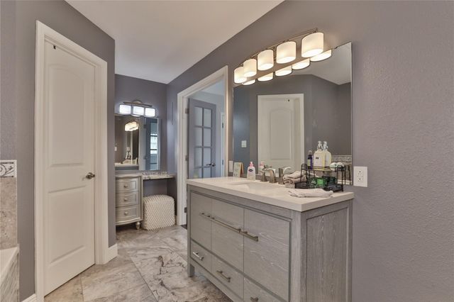 211 Bayou Road, Lake Jackson, TX 77566