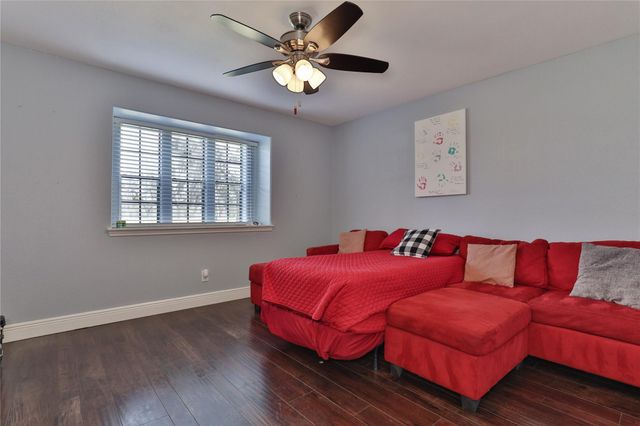 211 Bayou Road, Lake Jackson, TX 77566